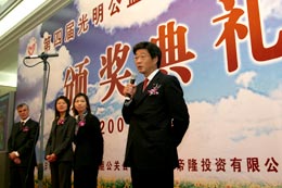 投身社會(huì )公益活動(dòng)，東芝連續四次獲得光明公益獎